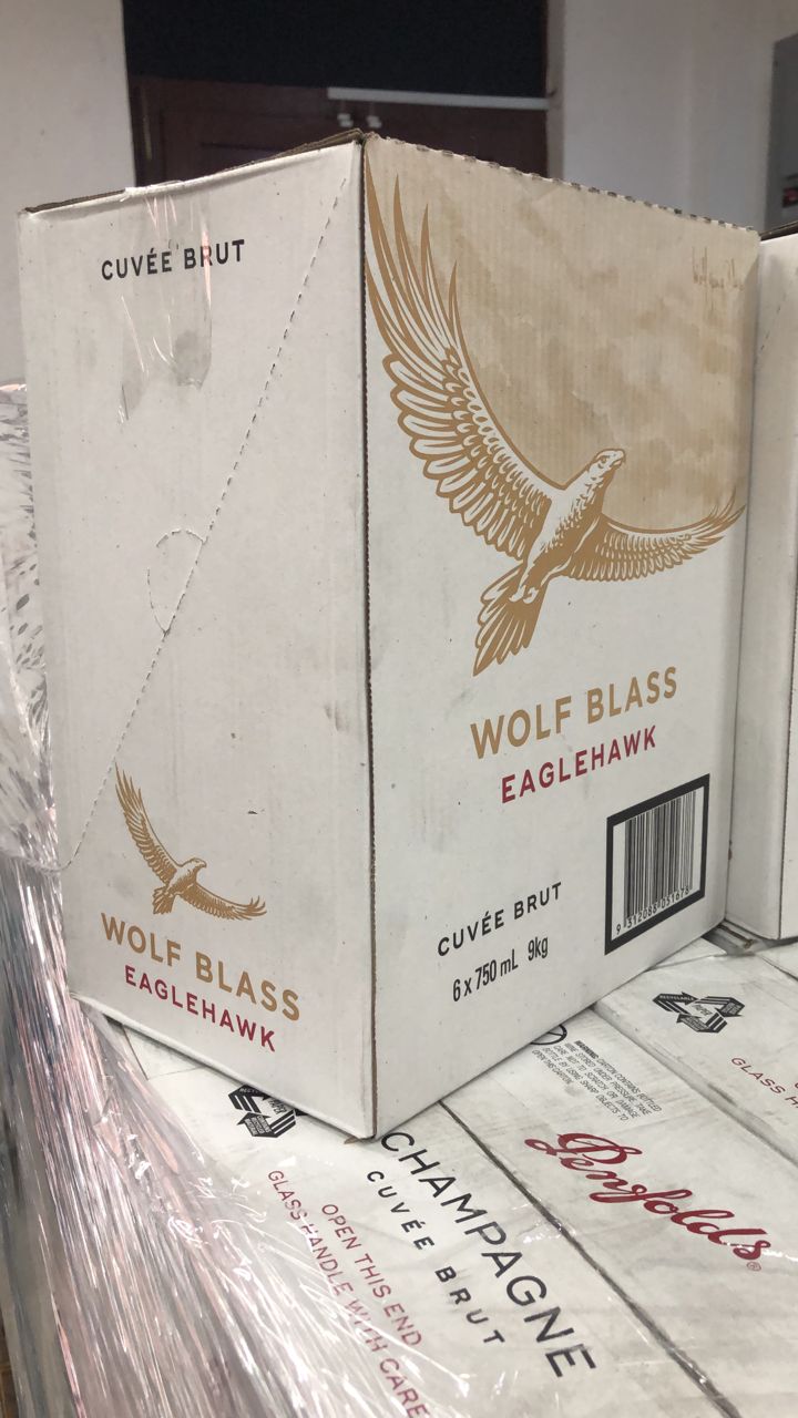 Wolf Blass Eaglehawk Cuvee Brut5